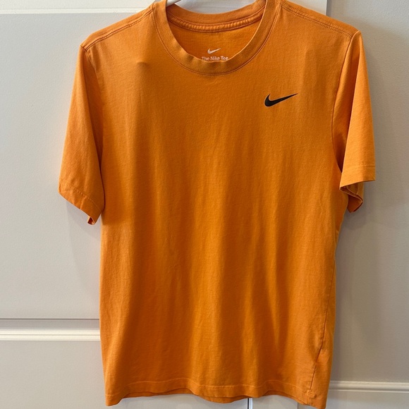 Nike Men's Bright Orange DRI-FIT SWOOSH Tee SZ MED - Picture 1 of 7